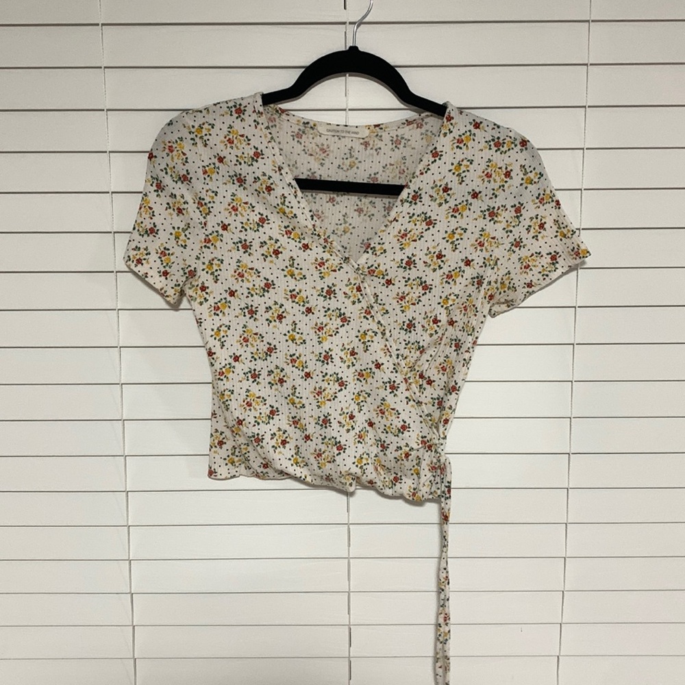 Winners flower pattern crossover top